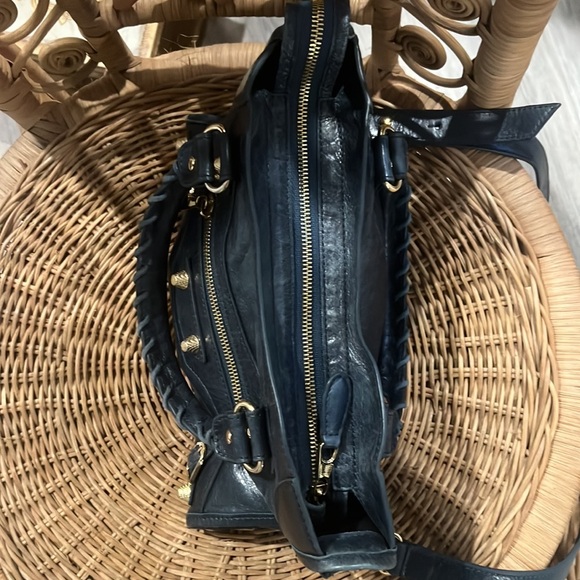 BALENCIAGA NAVY LEATHER CLASSIC CITY BAG GOLD HARDWARE - Picture 12 of 13